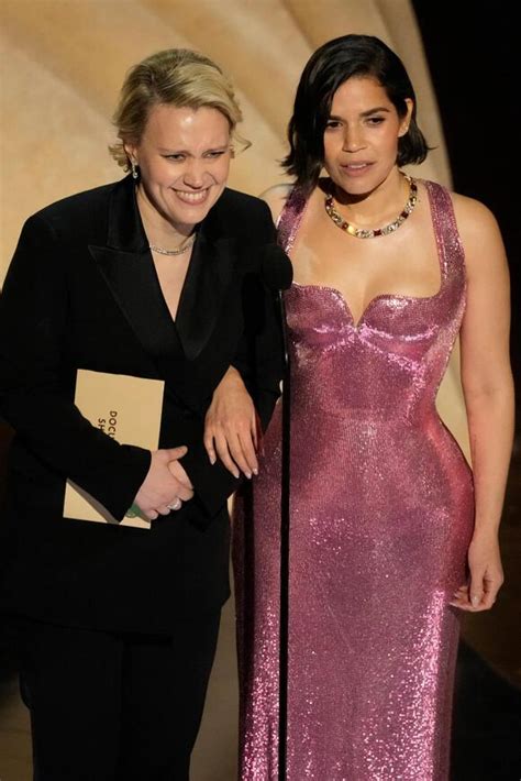 Kate McKinnon sends tasteful nudes to Spielberg in Oscars gag